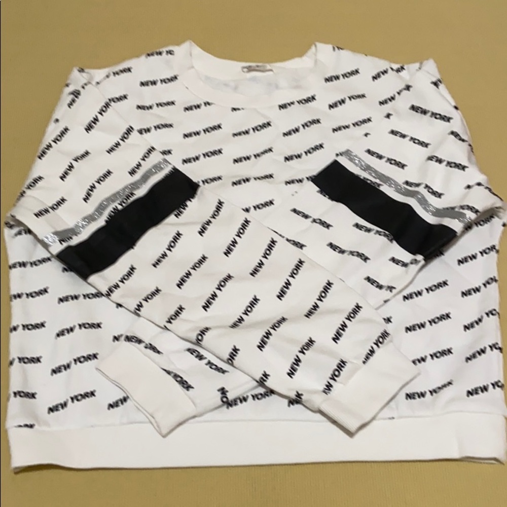 sweat shirt